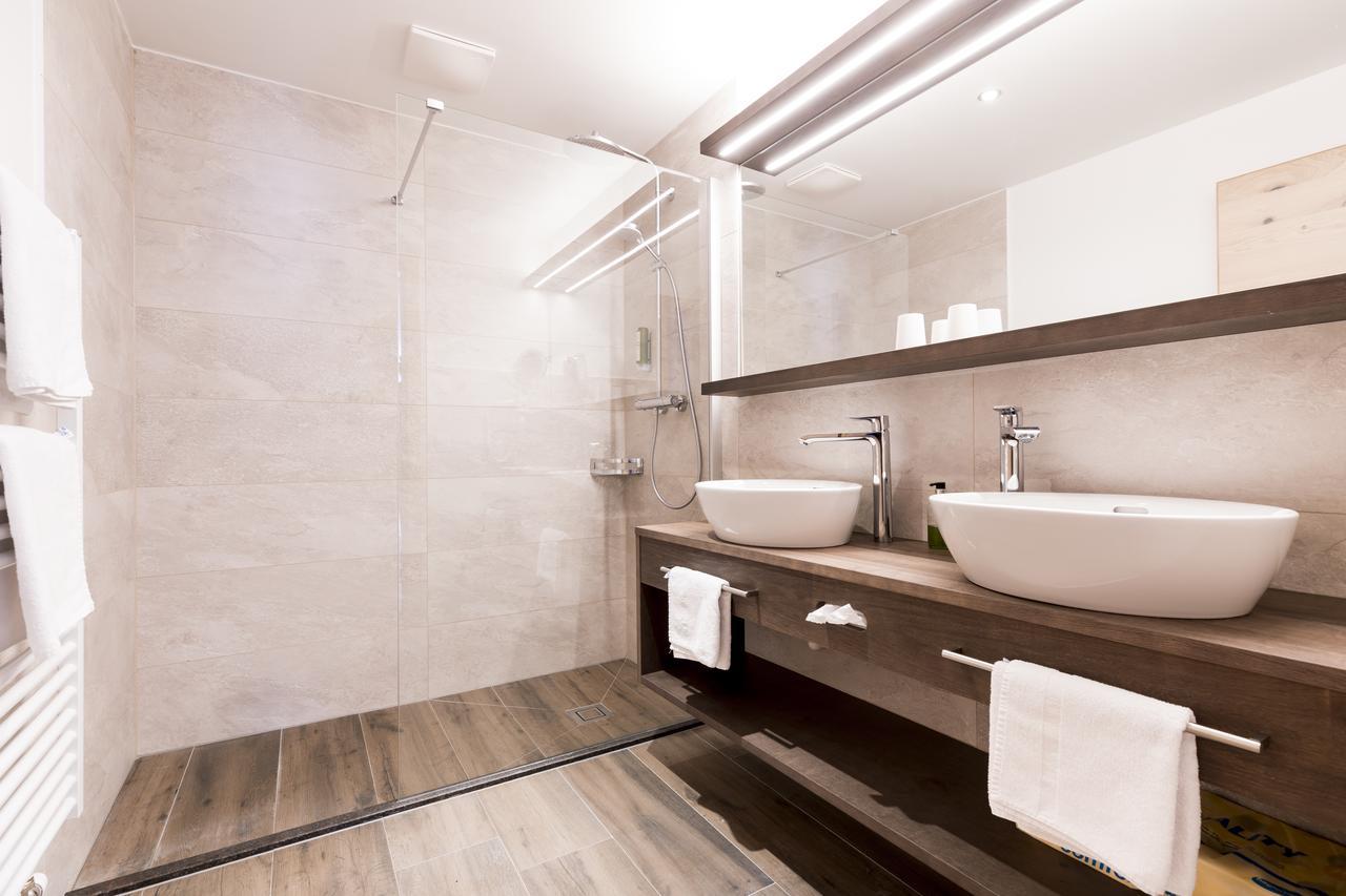 Large Double Room,738145018:JPEG